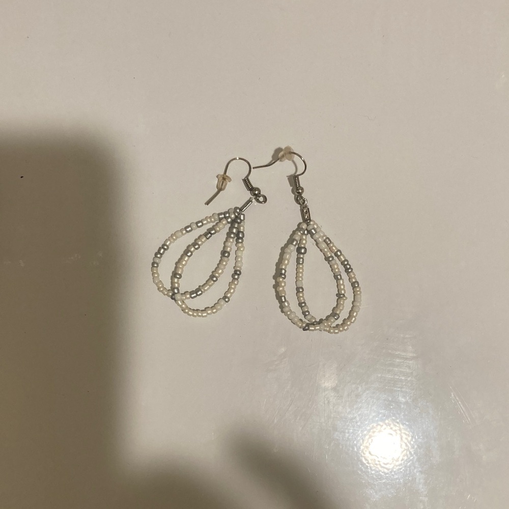 Elegant Beaded Necklace and Earring Set - Picture 5 of 6